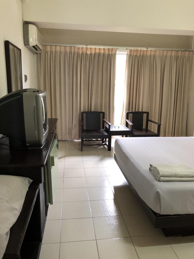 Paradorn Inn Chumphon Exterior foto