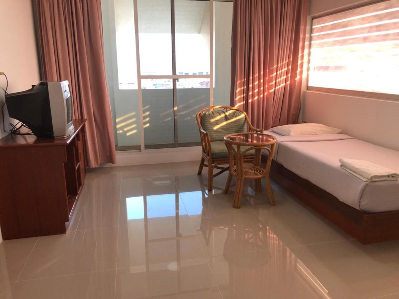 Paradorn Inn Chumphon Exterior foto